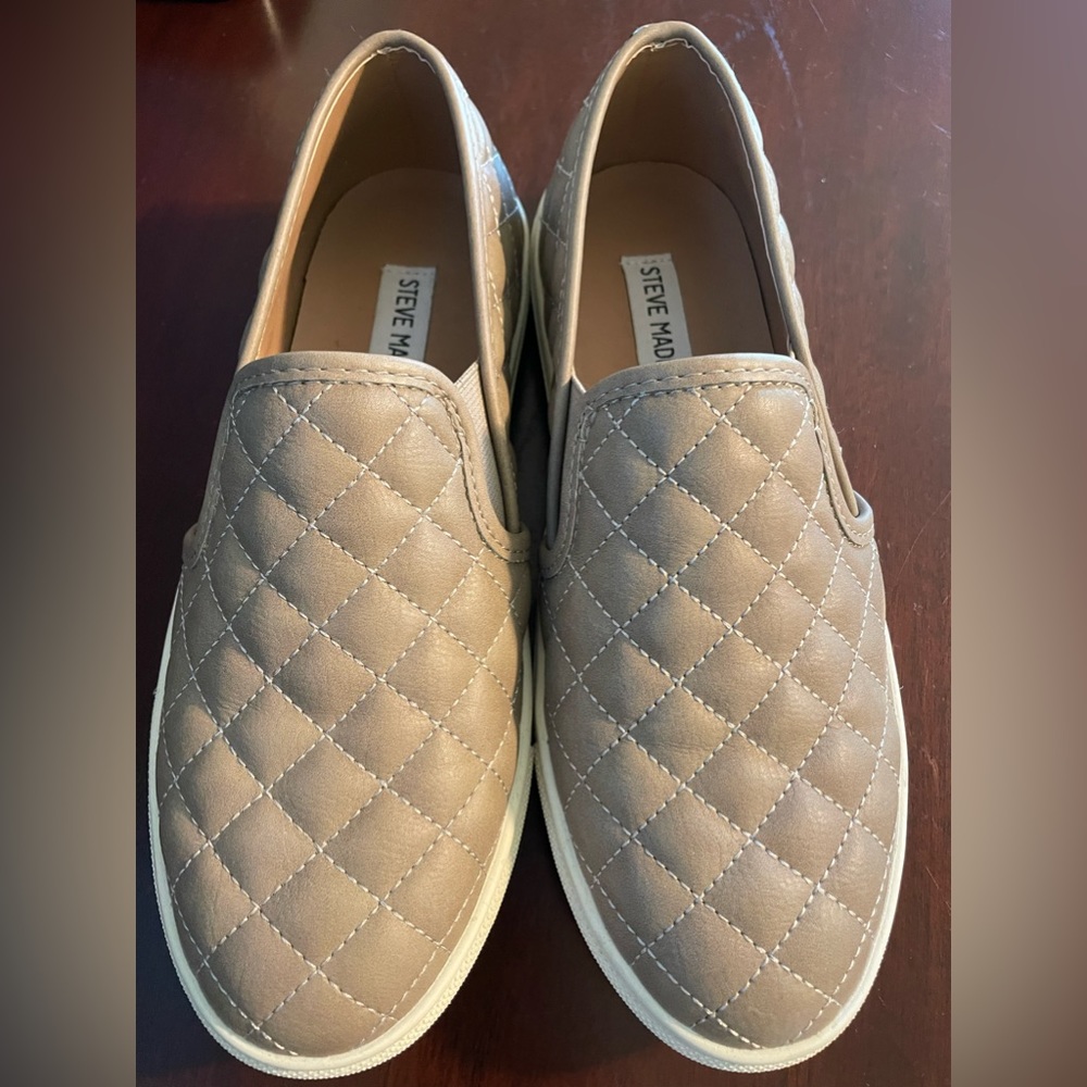 Steve Madden Ecentrcq slip on sneakers Cream Tan Size 7